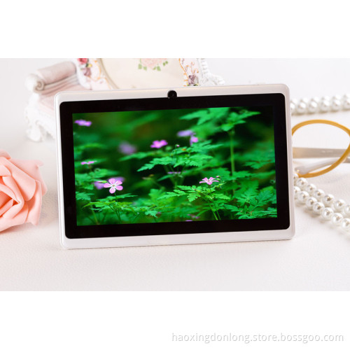Fashion 7 Inch Dual Camera Cheap Tablet PC with WiFi (Q88)